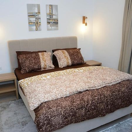 Vila Aras Simeria Exteriér fotografie