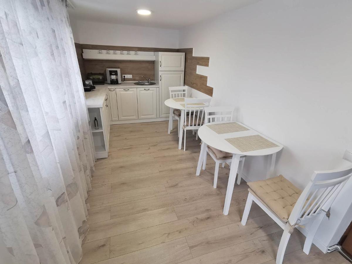 Vila Aras Simeria Exteriér fotografie