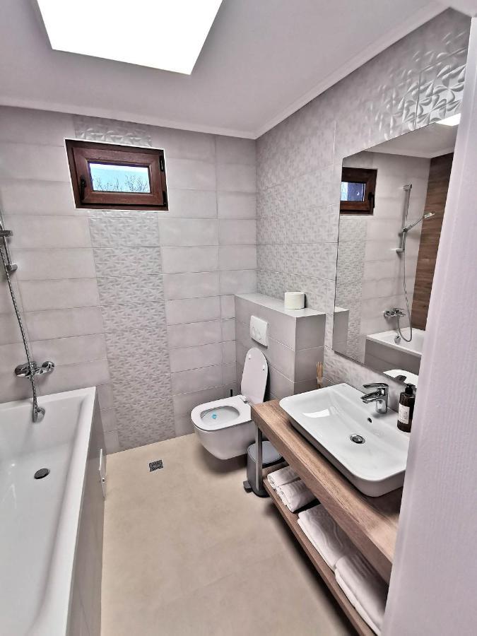 Vila Aras Simeria Exteriér fotografie