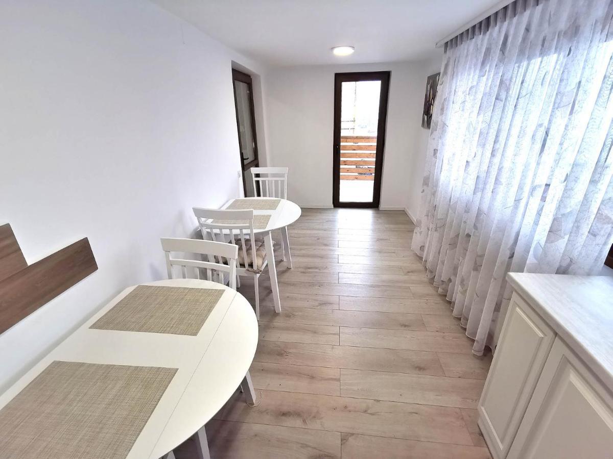 Vila Aras Simeria Exteriér fotografie