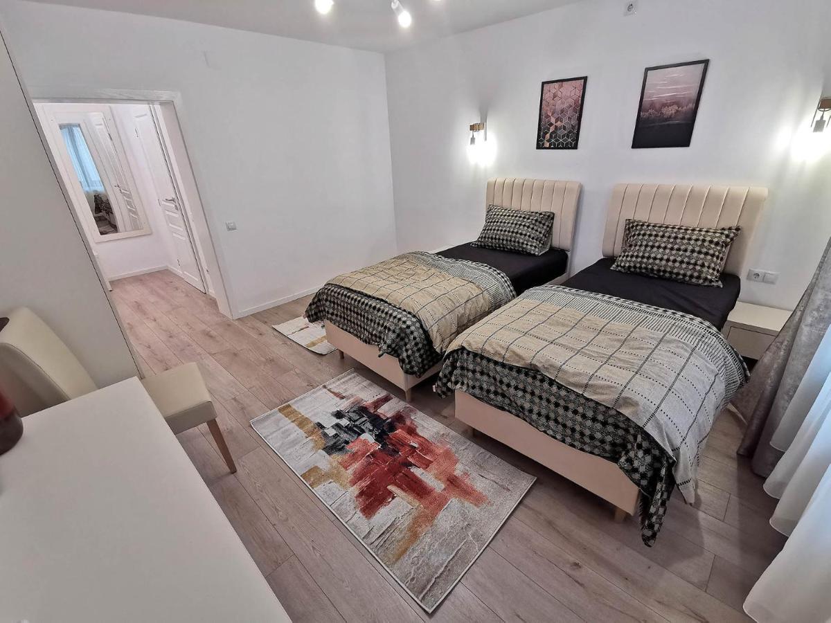 Vila Aras Simeria Exteriér fotografie